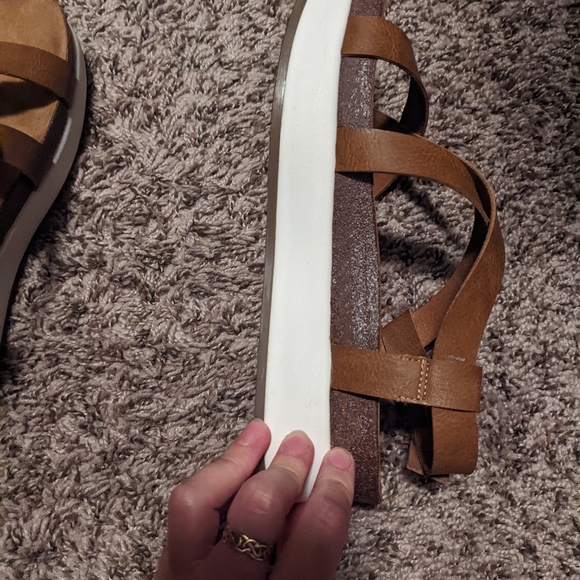 Platform sandals - Picture 2 of 3